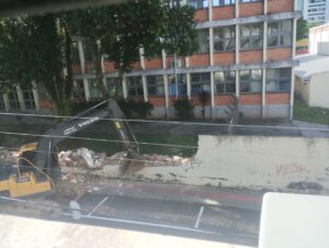 Muro do Colegião é demolido nesta quarta-feira