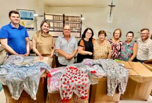 Paróquia de Tubarão recebe doações de tecidos