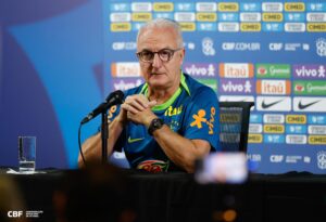 CBF demite Dorival após goleada para Argentina