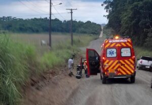 Motociclista fica ferido após queda em Criciúma