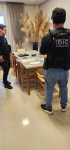 Preso casal suspeito de aplicar golpes em Criciúma