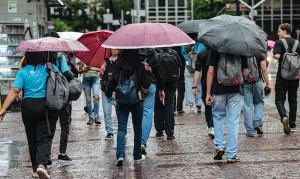 Semana começa com chuva e tempo nublado em SC
