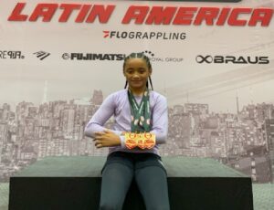 Maria Luiza brilha na Argentina e faz ouro triplo