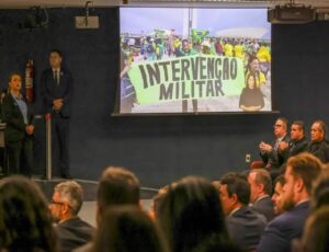 STF forma maioria para tornar Bolsonaro réu