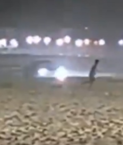 Caminhonete faz ‘cavalos de pau’ na praia dos ingleses 
