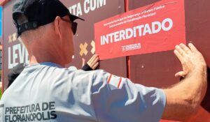Três são presos por tráfico e extorsão em quiosques
