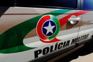 Mulher agride companheiro com garrafa em Florianópolis 