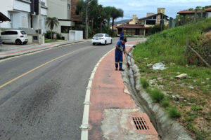 Garopaba intensifica limpeza em bairros e praias