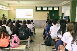 Crianças de Tubarão recebem palestra da PM