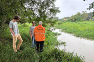 Defesa Civil faz vistoria para limpeza de rio em Laguna