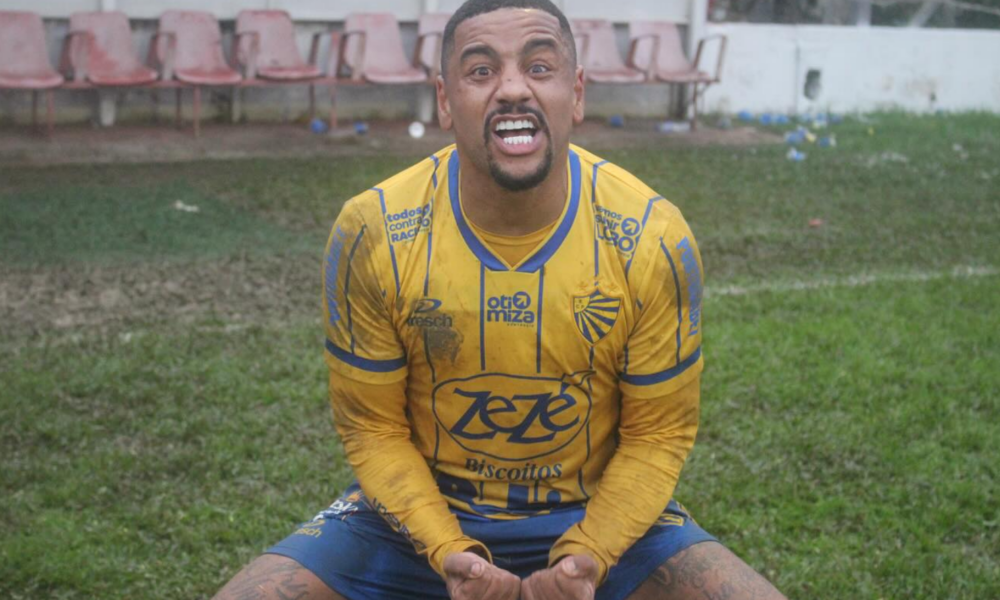 Tubarão negocia contratação de atacante do Pelotas