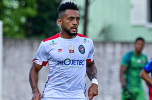 Evandro encaminha acerto com o Tubarão