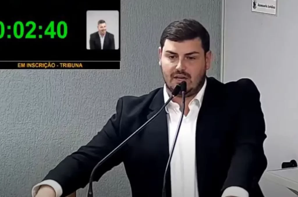 ‘Parece uma paixão platônica’, diz vereador em discussão na Câmara