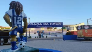Leão da Ilha ganha estátua na Ressacada