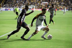 Criciúma perde para o Operário na estreia da Série B