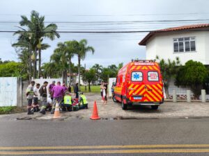 Trabalhador leva choque e cai de poste em Florianópolis