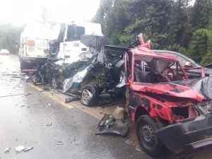 Engavetamento na BR-116 resulta em três mortes em SC