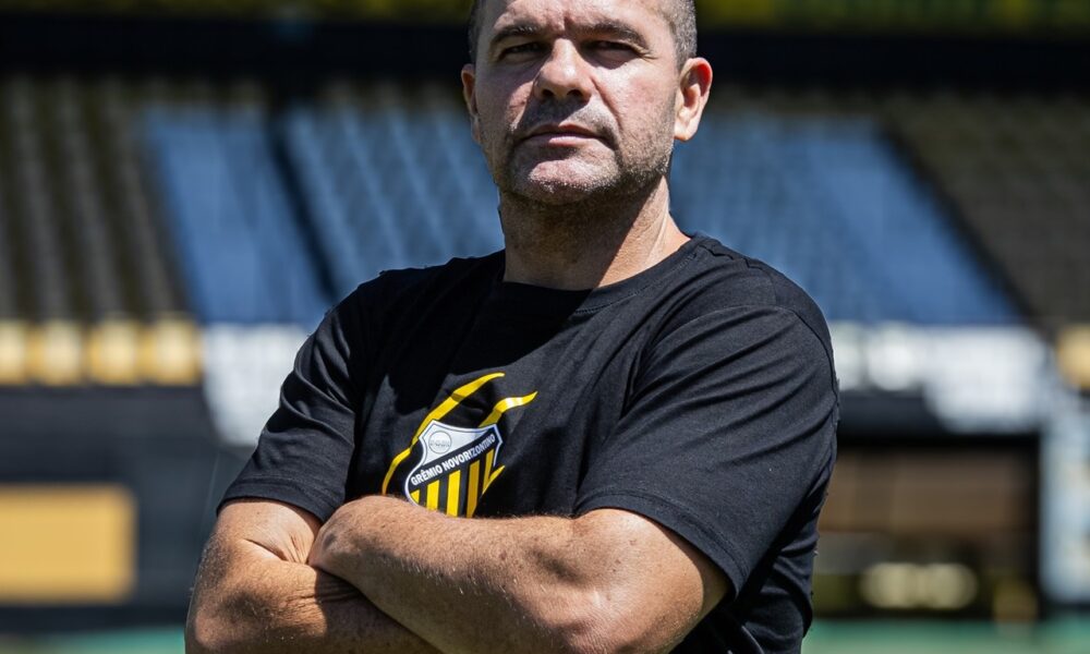 Técnico vitorioso em SC é apresentado por time de SP