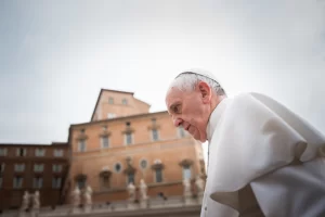 Multidão se despede de Francisco em Roma