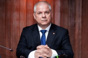 Presidente do INSS é exonerado após fraude bilionária