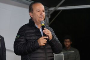 Protesto marca encontro do PL com governador em Tubarão