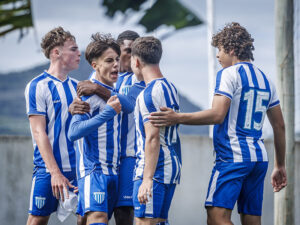 Base do Avaí vence e embala no estadual