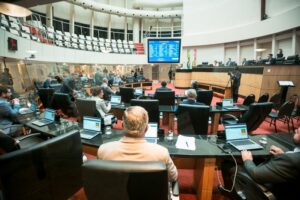 Audiência debate obra parada na BR-280