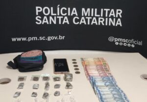 Polícia prende suspeitos com drogas e dinheiro em SC