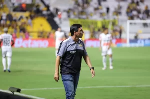 “A convicção é a mesma”, diz Zé Ricardo após goleada