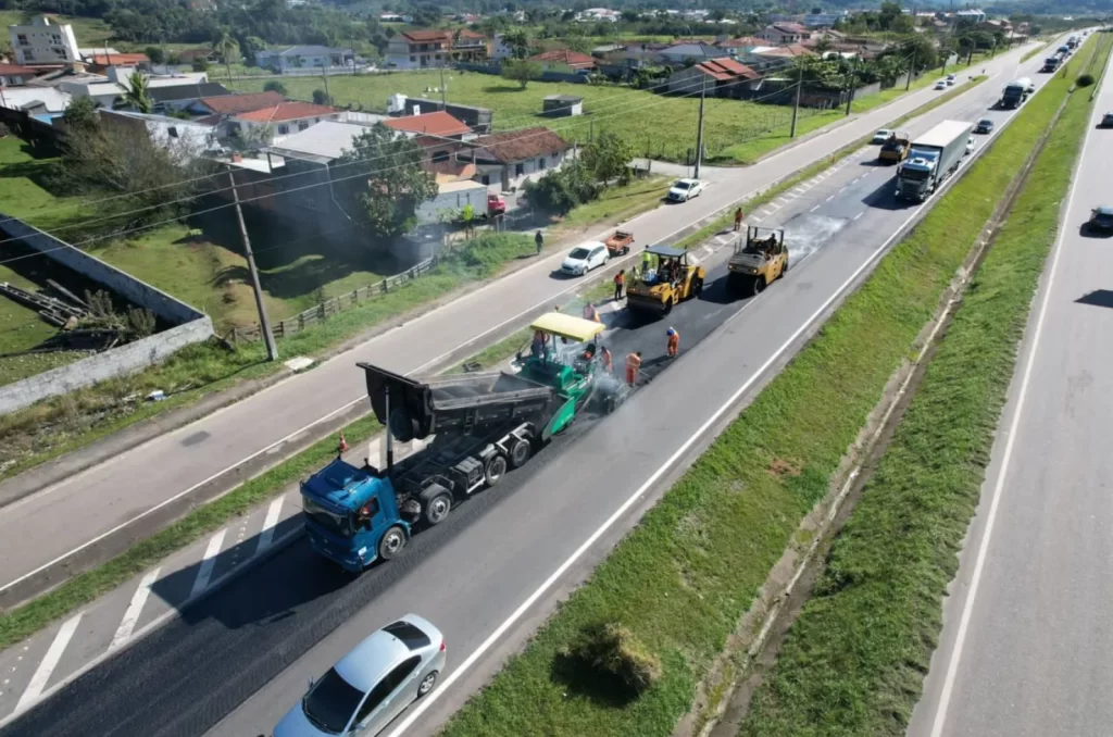 Obras de manutenção e interdições na BR-101 Sul realizadas pela CCR ViaCosteira entre Paulo Lopes e Passo de Torres