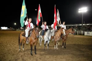 Rodeio Internacional dos Praianos começa nesta sexta