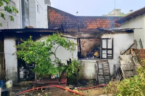 Casa é destruída por incêndio em Araranguá
