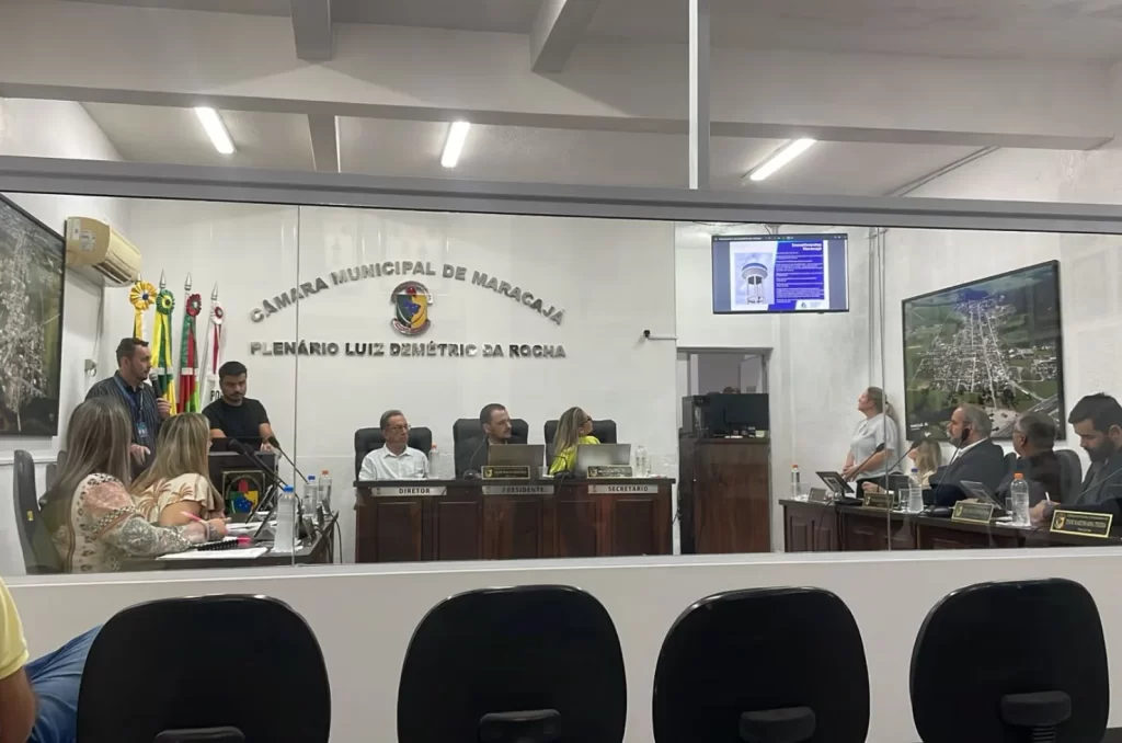 Representantes da Casan na sessão da Câmara de Vereadores de Maracajá