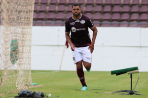 Tubarão acerta com novo camisa 9