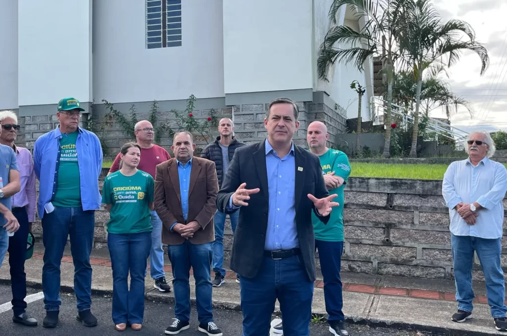 Prefeito de Criciúma, Vaguinho Espíndola, durante Gabinete Itinerante no bairro Ana Maria