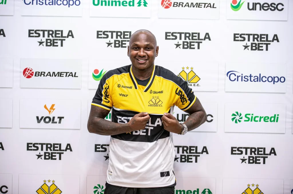 Sassá durante sua apresentação oficial no Criciúma