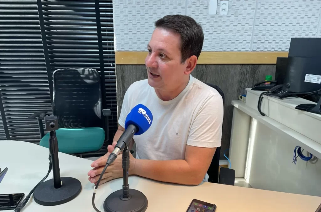 Vereador Daniel Cipriano em entrevista na Rádio Cidade em Dia sobre a nova lei de bem-estar animal em Criciúma