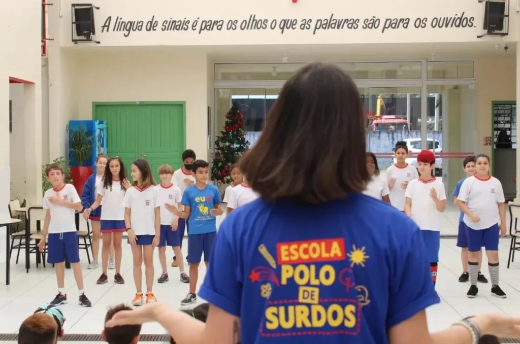Escola Polo de Surdos Criciúma e o dia da Libras