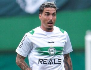 Coritiba vence com marcas inéditas na Série B e apagão