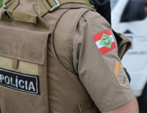 Homem é preso após fugir da PM em alta velocidade