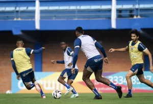 Avaí fecha treino e mira 1ª vitória fora de casa