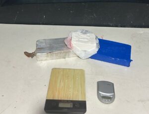 Homem cai com 2,5 kg de cocaína em Itajaí