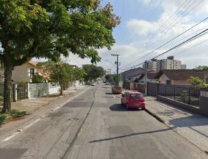 Homem é morto a facadas após invadir residência em SC