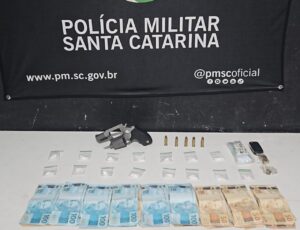 Homem é preso com drogas e arma de fogo em Itajaí