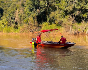 Bombeiros resgatam corpos de dois homens no Rio Negro