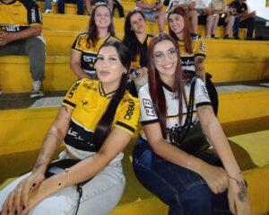Fotos: torcida carvoeira comemora primeira vitória