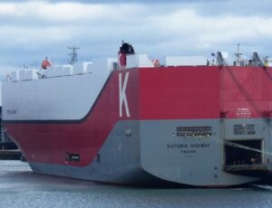 Itajaí recebe maior navio de carros em operação no país