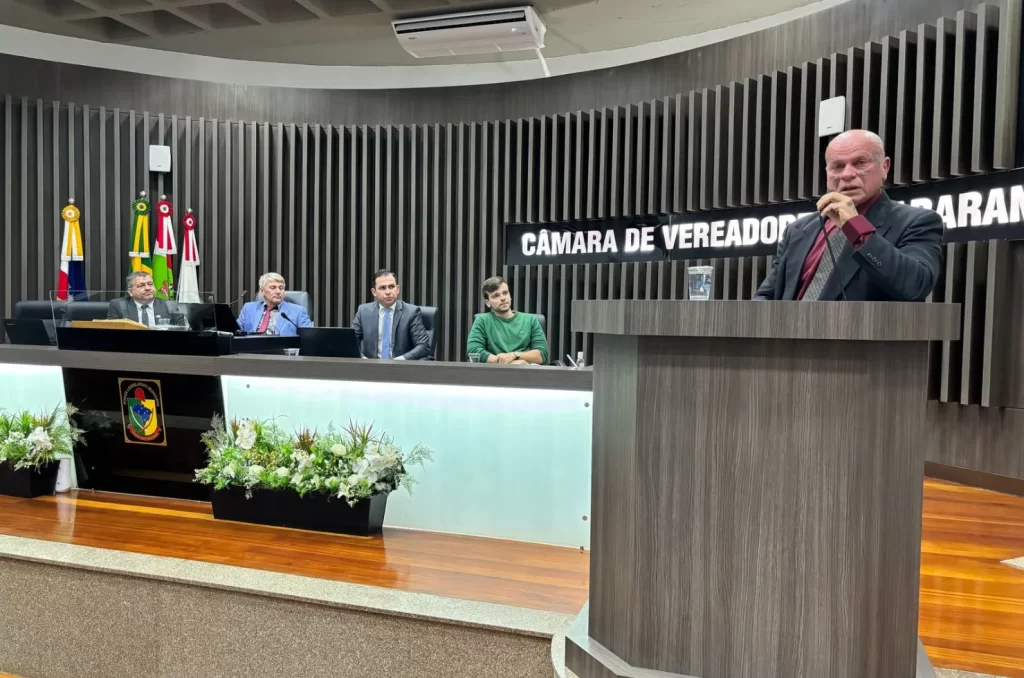 Delegado Jorge Ghiraldo durante anúncio do retorno à Araranguá na Câmara de Vereadores
