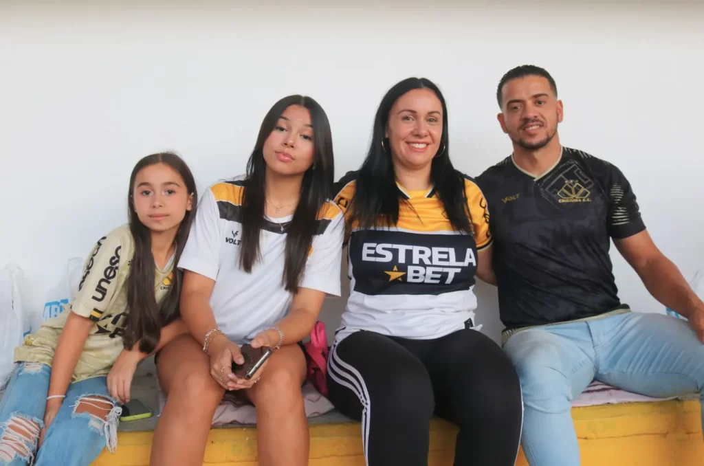 Torcedores do Criciúma no Estádio Heriberto Hülse durante partida contra o Remo pela Série B 2025