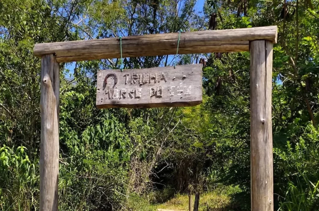 Imagem do Morro do Céu, em Criciúma, tem barreira de acesso instalada pela Defesa Civil para garantir o uso adequado e seguro do local
